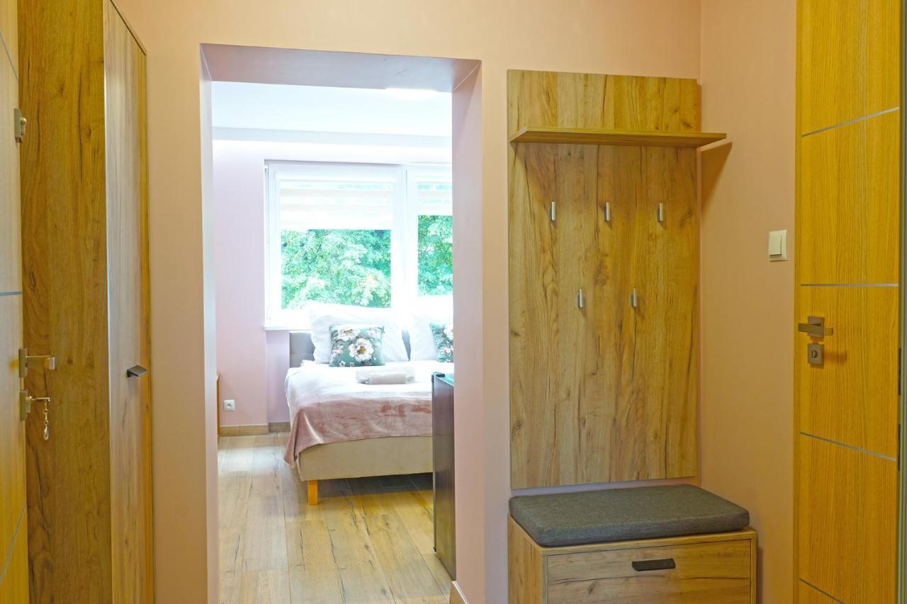 Nad Stawem Apartment อุสทรอน ภายนอก รูปภาพ