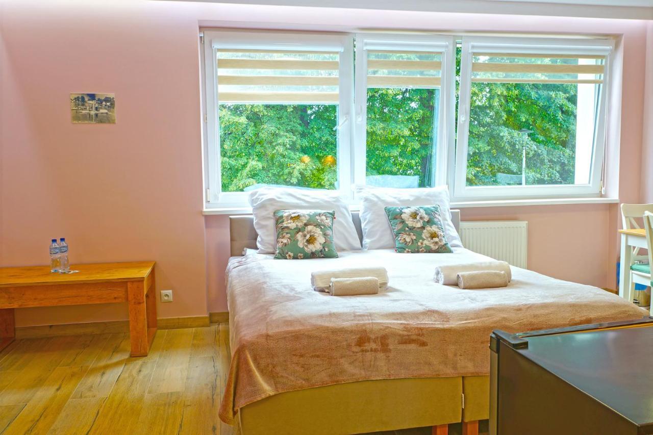 Nad Stawem Apartment อุสทรอน ภายนอก รูปภาพ